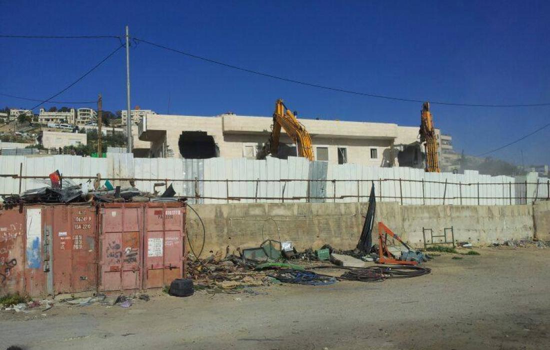 الاحتلال يهدم مشغلا للألمنيوم في راس العامود بالقدس فلسطين اليوم