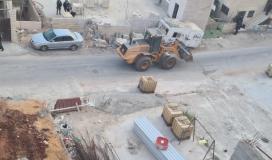 الاحتلال يجرف قاعدة أرضية لمنزل قيد الانشاء لعائلة حمود في شعفاط بالقدس.