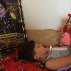 بالصور: الطفل رياض قدوم..طالت صواريخ العدو روح شقيقته آلاء ومناطق كثيرة من جسده الضعيف في جريمة إسرائيلية جديدة شرق غزة