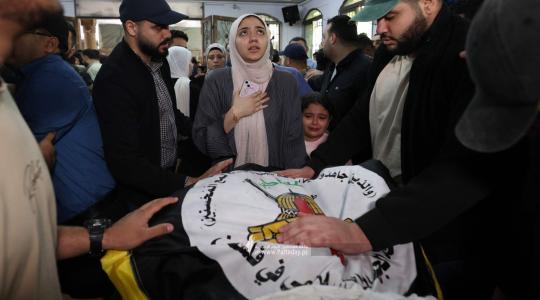 أبناء الشهيد القائد إياد الحسني خلال وداعه الذي اغتاله الاحتلال مع مرافقه في غزة مساء الجمع (3).jpeg