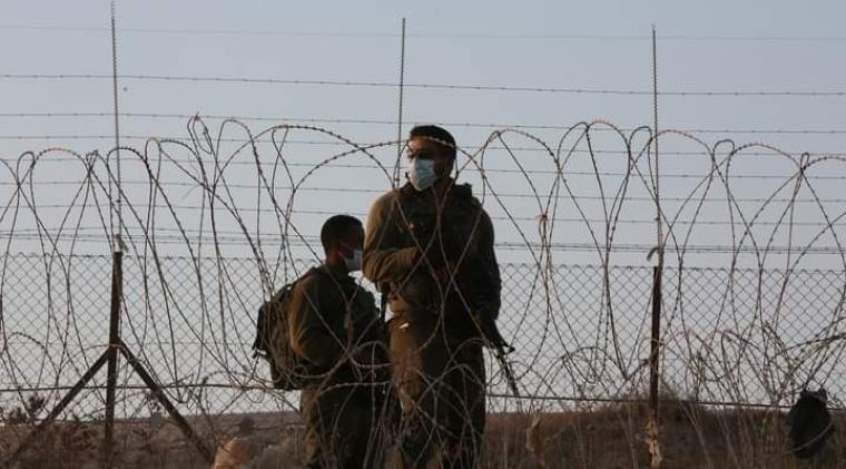 قوات الاحتلال تعتقل شابًا من غزة بزعم تسلله نحو الداخل المحتل